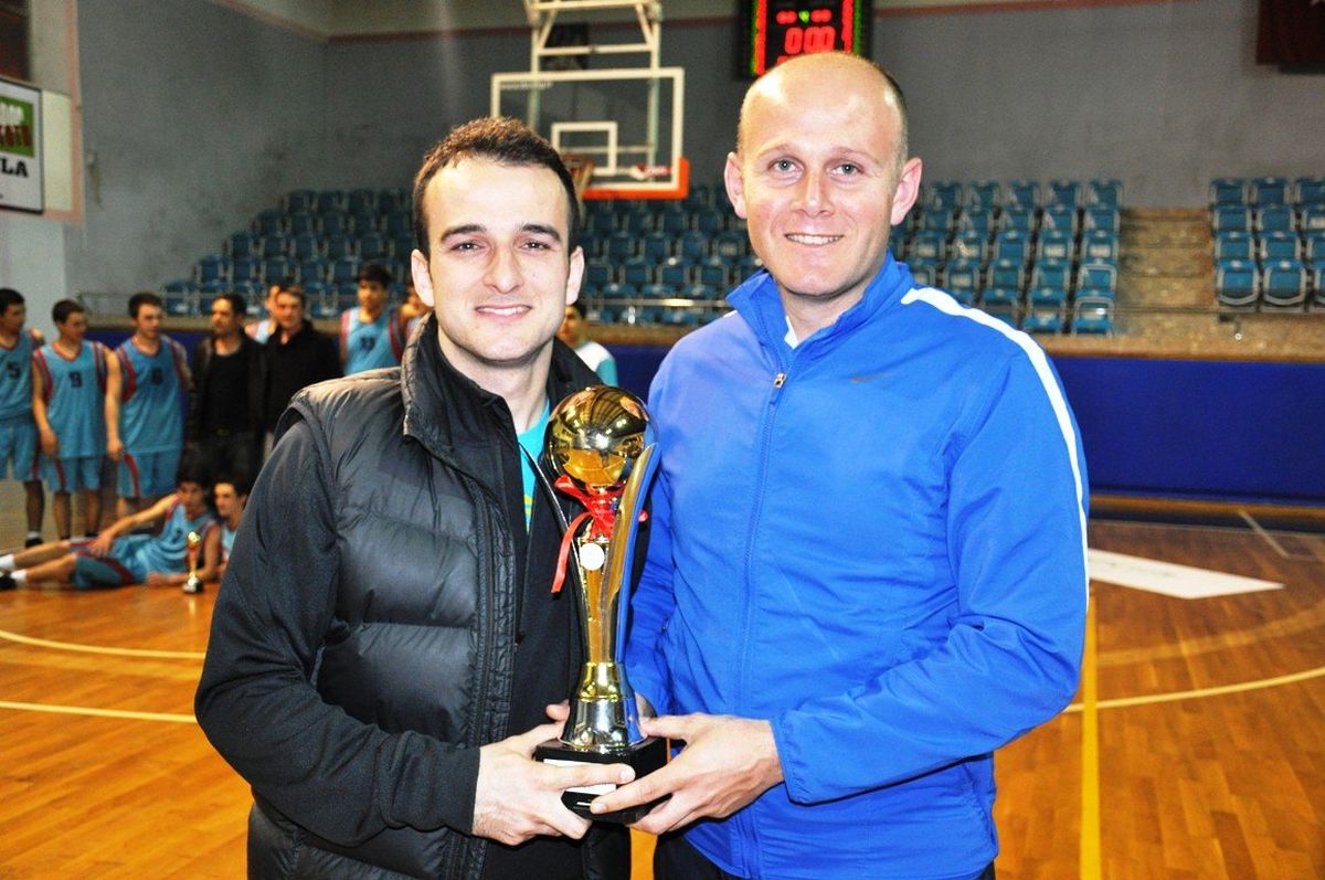 Baskette Dereceye Giren Kulüplere Kupaları Verildi