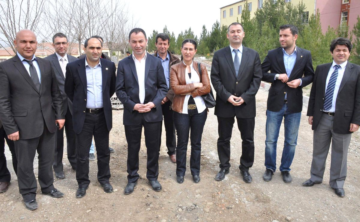 Batman Belediyesi Okulların Çevre Düzenlemesine Başladı