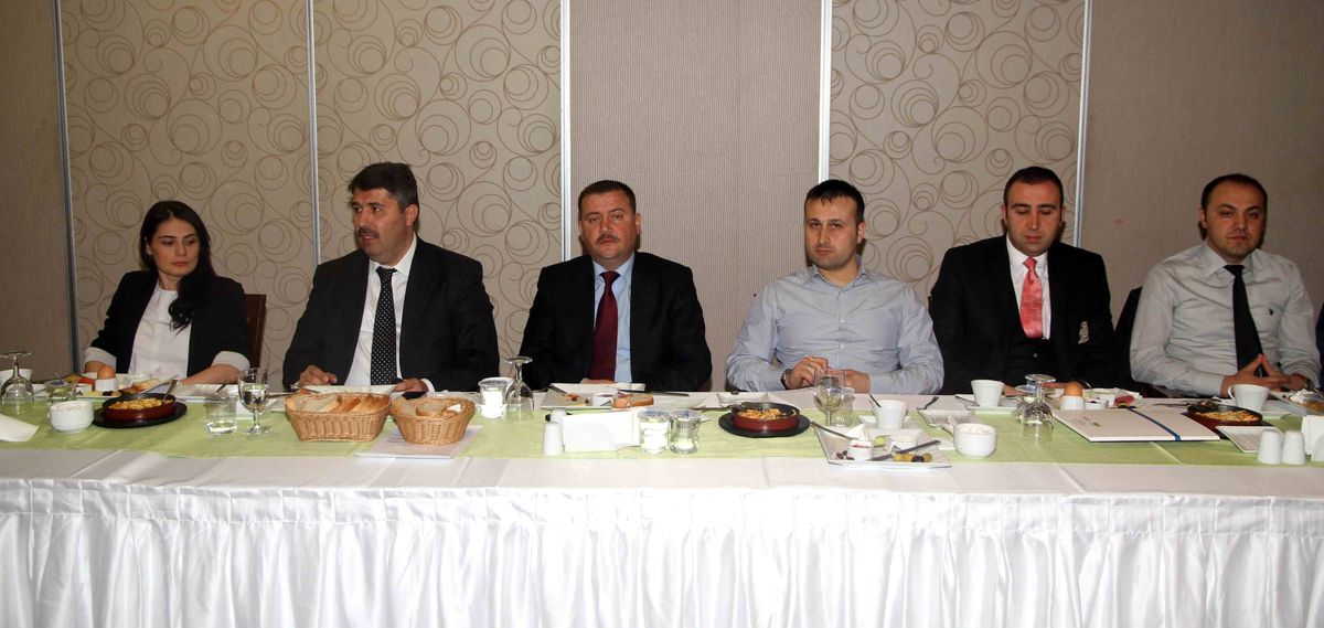 Büyükşehir Belediyesi Avm Yöneticileriyle Bir Araya Geldi