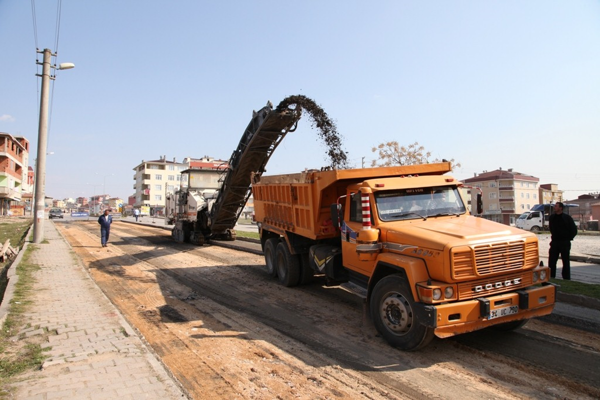 Çayırova\'da Üstyapı Çalışmaları Hızla Devam Ediyor
