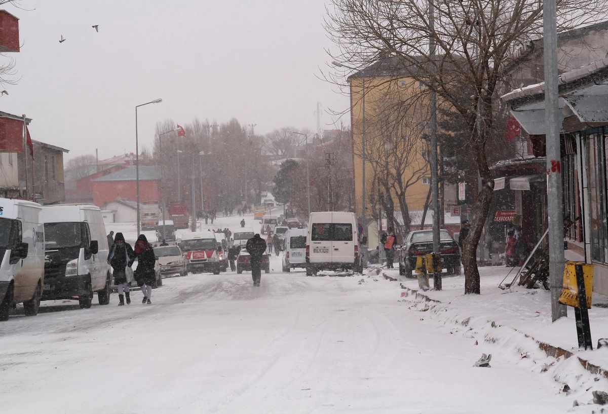 Çıldır\'a Kış Geri Geldi