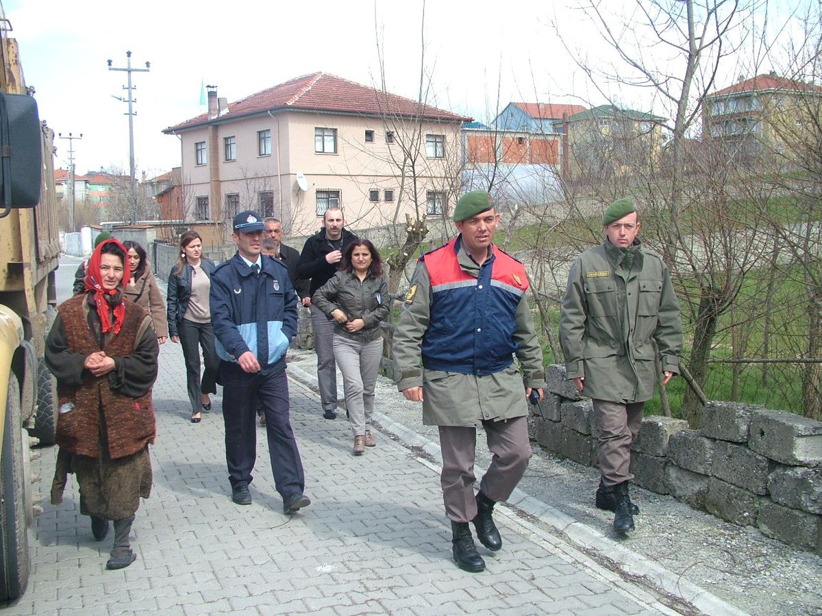 Çöp Ev, Belediye Ekipleri Tarafından Temizlendi