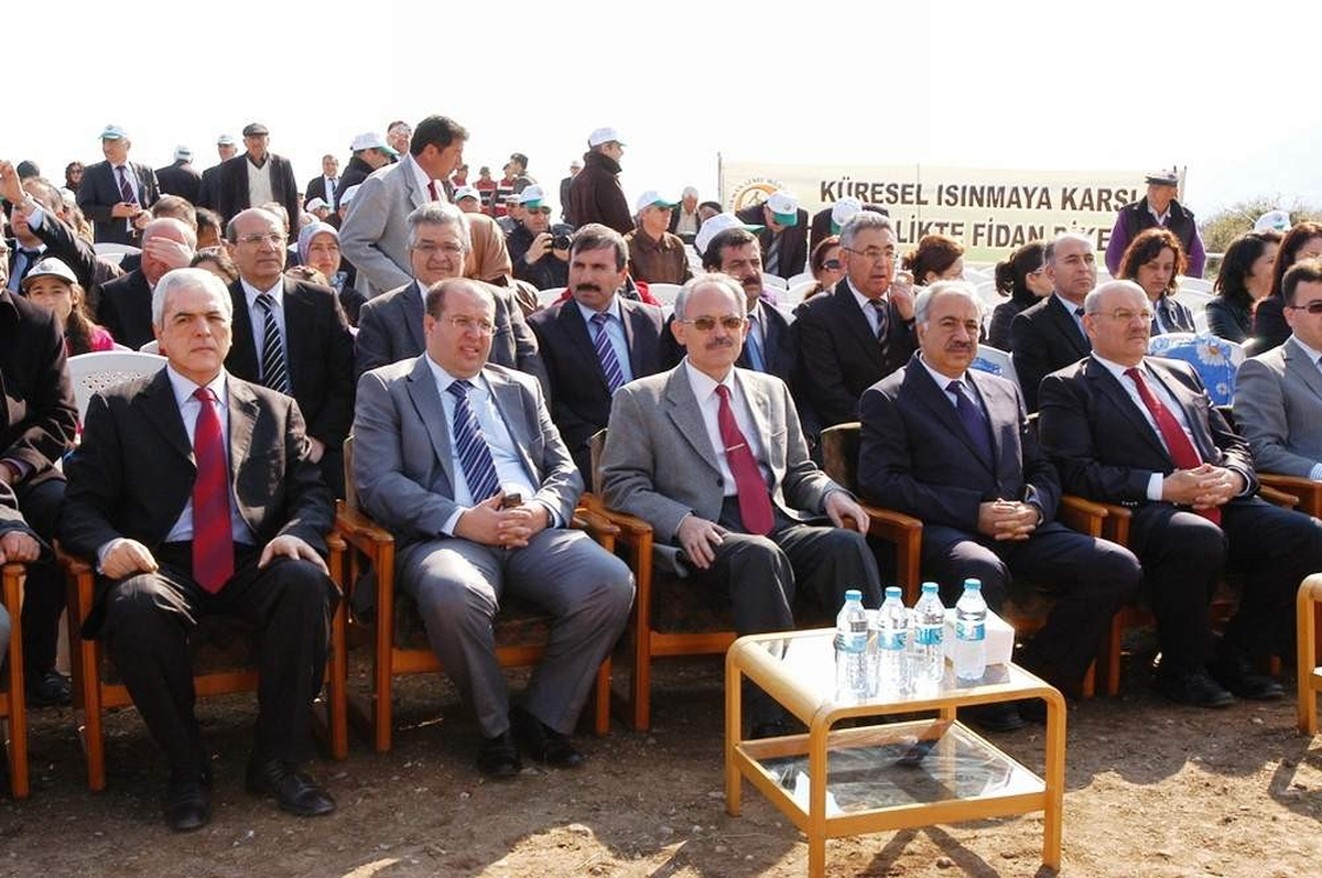 Denizli'de 4 Bin Fidan Toprakla Buluştu