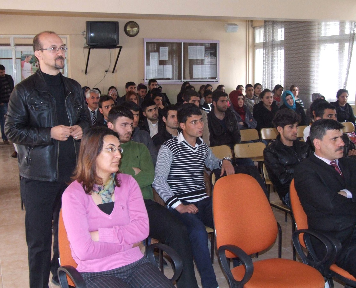 Dü Çermik Myo'da Öğrencilere 'Madde Bağımlılığı' Konulu Seminer Verildi