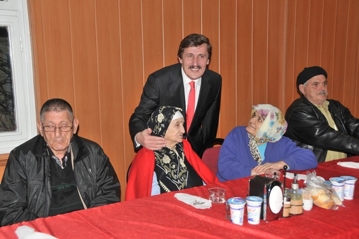 E.ü\'de Yaşlılar Haftası Kutlamaları