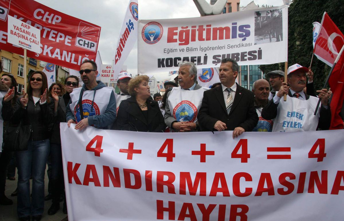 Eğitim- İş Sendikasına Bağlı Öğretmenler İş Bıraktı