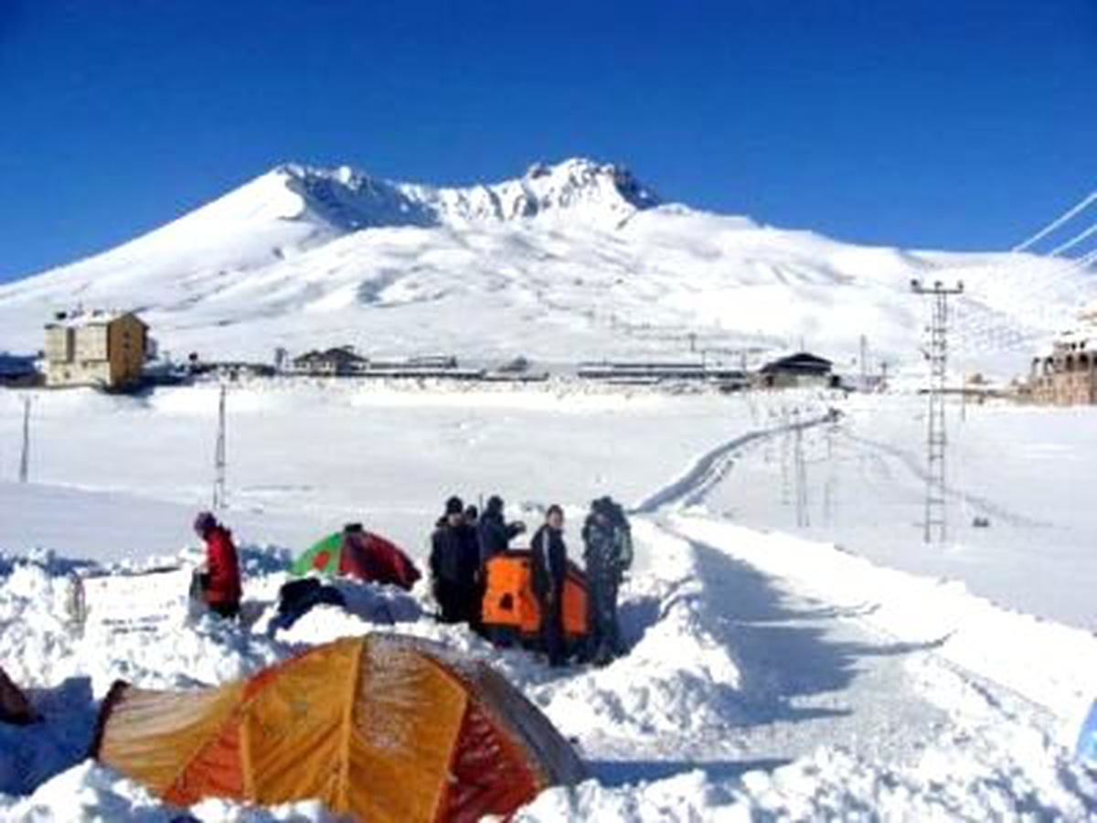 Erciyes Dağı\'na 5 Santim Daha Kar Yağdı