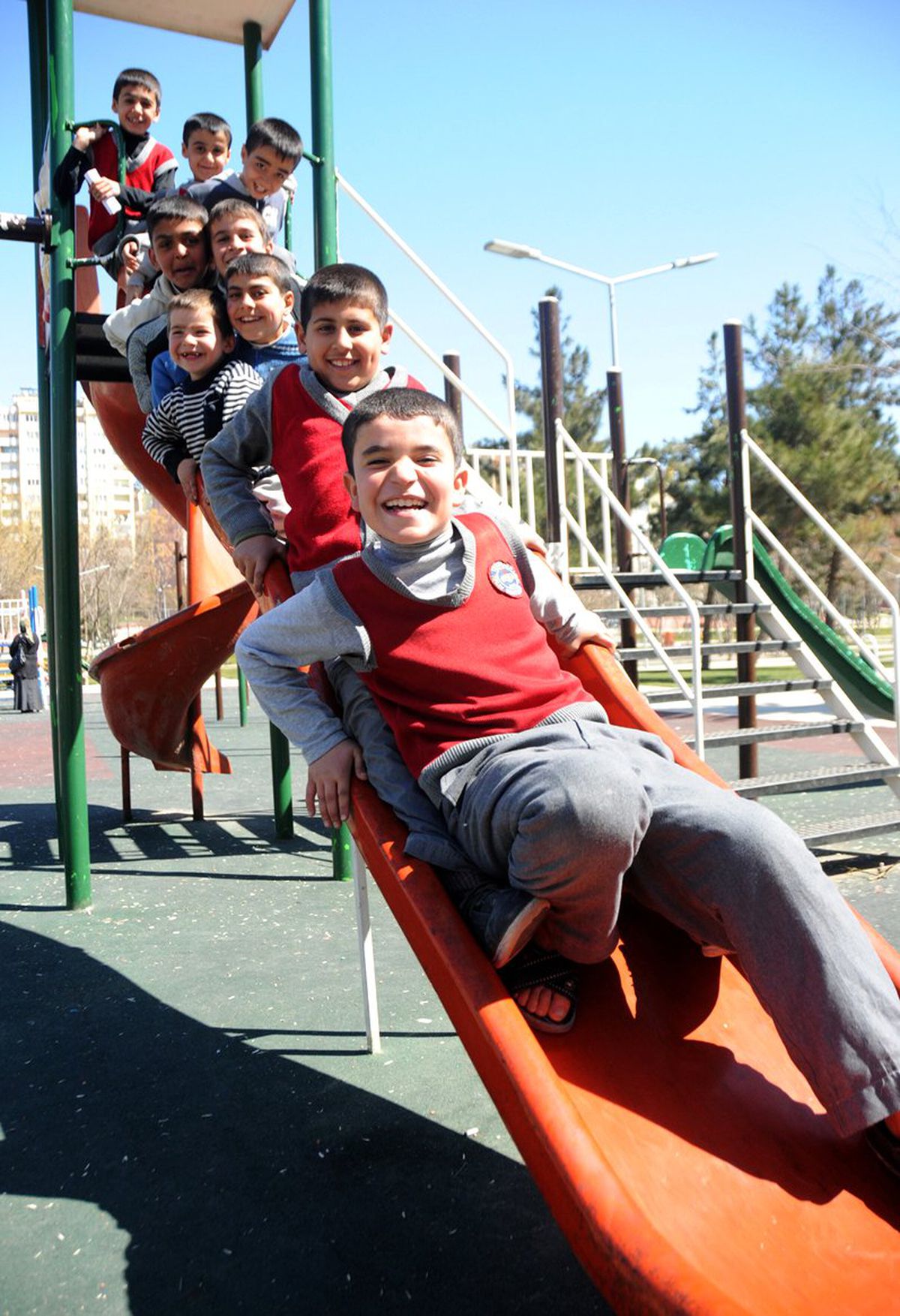 Eşref Bitlis Parkı'nın Yeni Görünümü Vatandaşların Beğenisini Kazandı