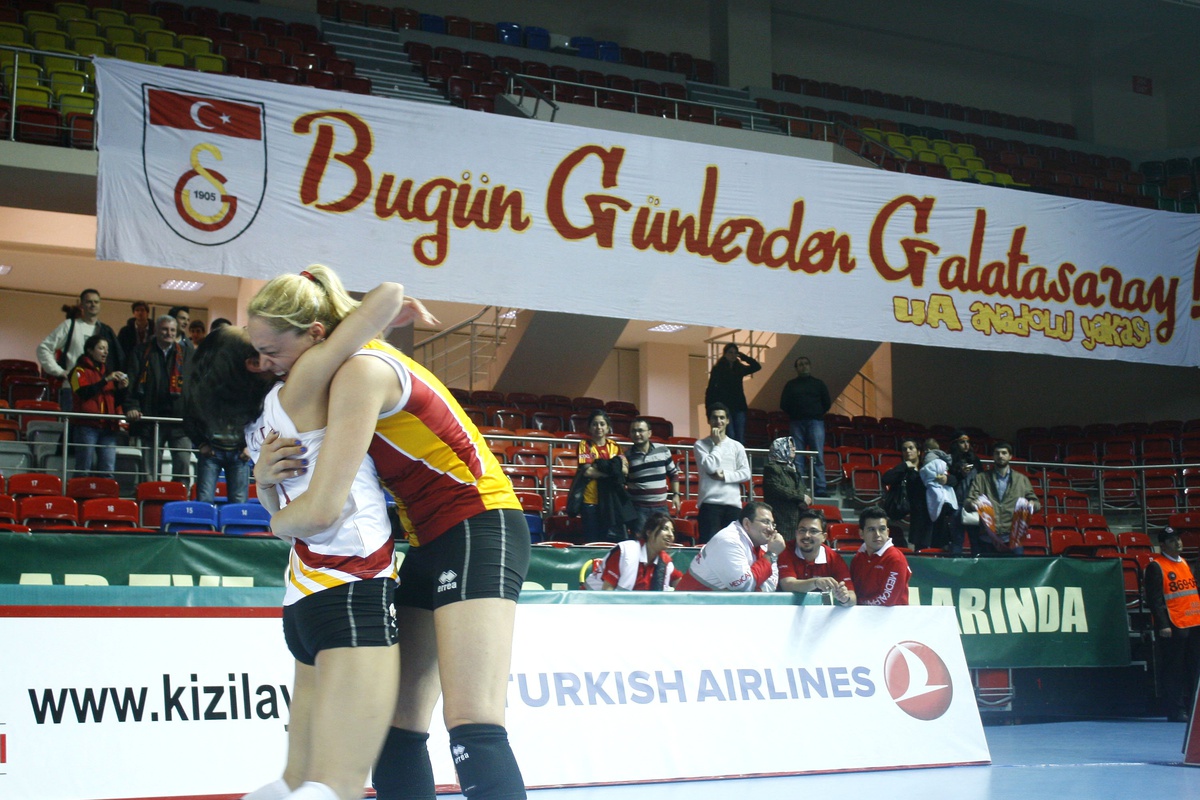 Galatasaray Bayan Voleybol Takımı Kupaya Yakın