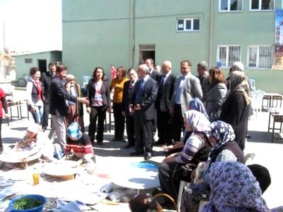 Gezegen Evi Yararına Kermes Düzenlediler