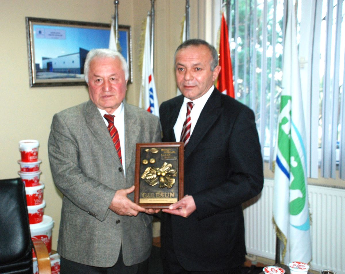 Giresun\'da Hekim Holding Yönetim Kurulu Başkanı Öner Hekim\'e Yılın İşadamı Ödülü