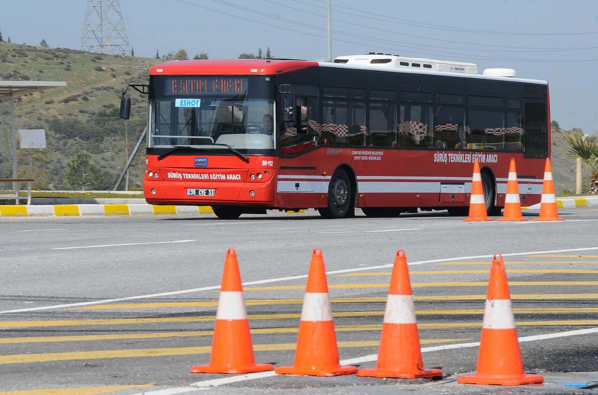 Güvenli Sürüş Teknikleri Pisti İzmir'de Açıldı