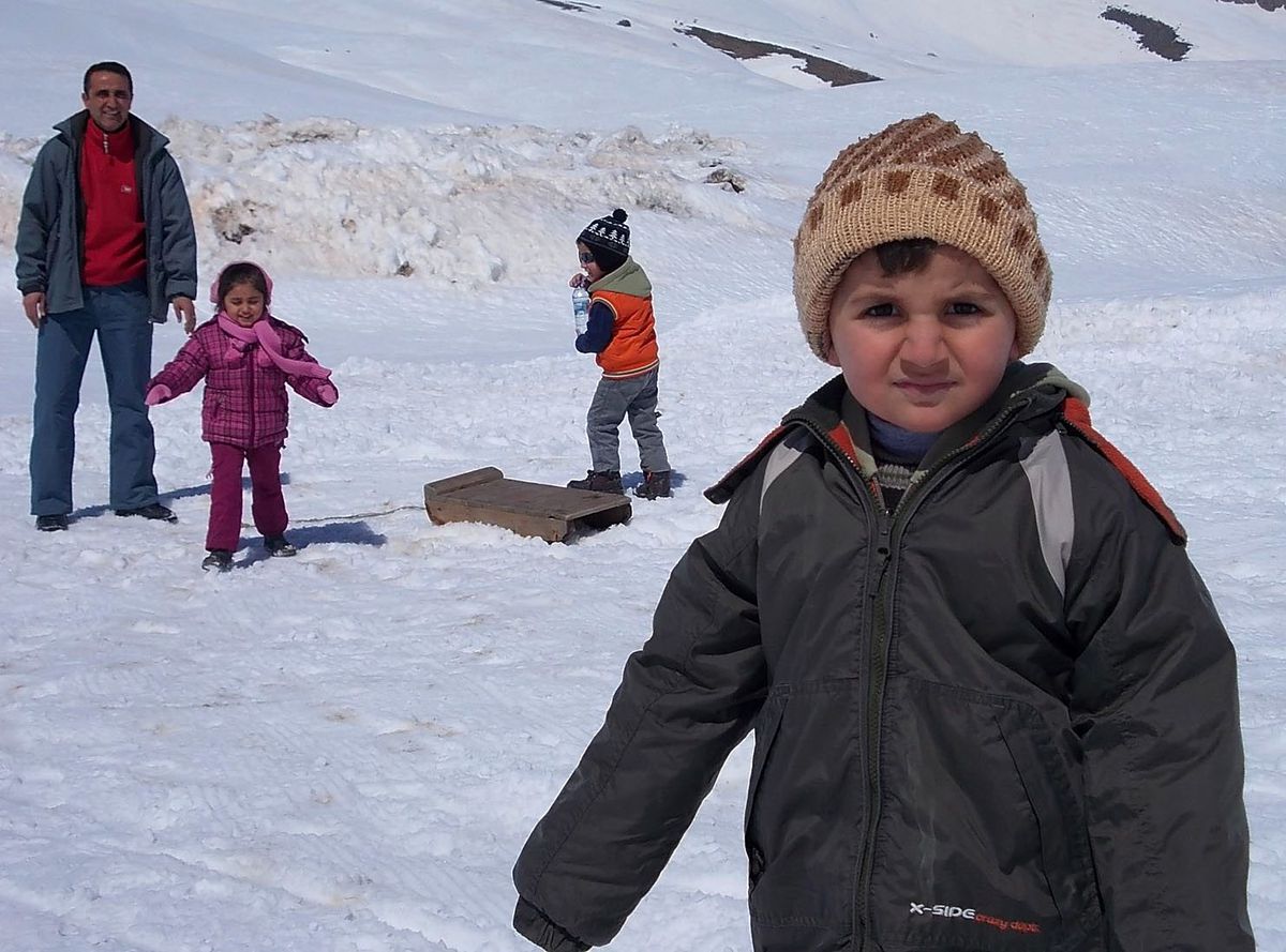 Hakkari\'de Müzikli Kayak Keyfi
