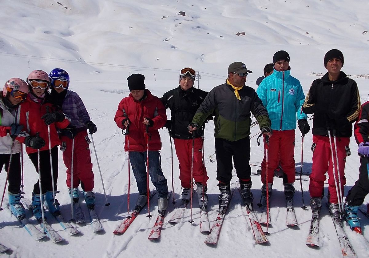 Hakkari\'de Müzikli Kayak Keyfi