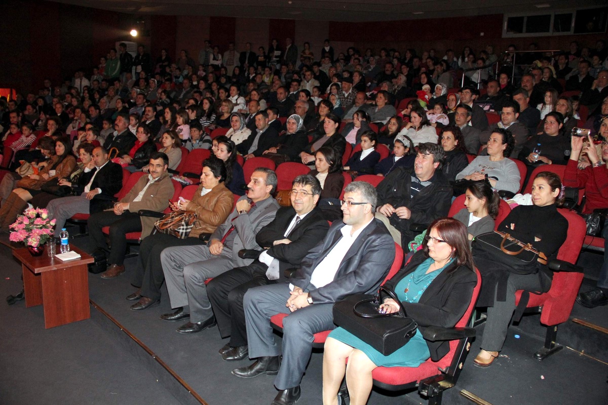 İngilizce Müzikal Tiyatro Beğeni Topladı