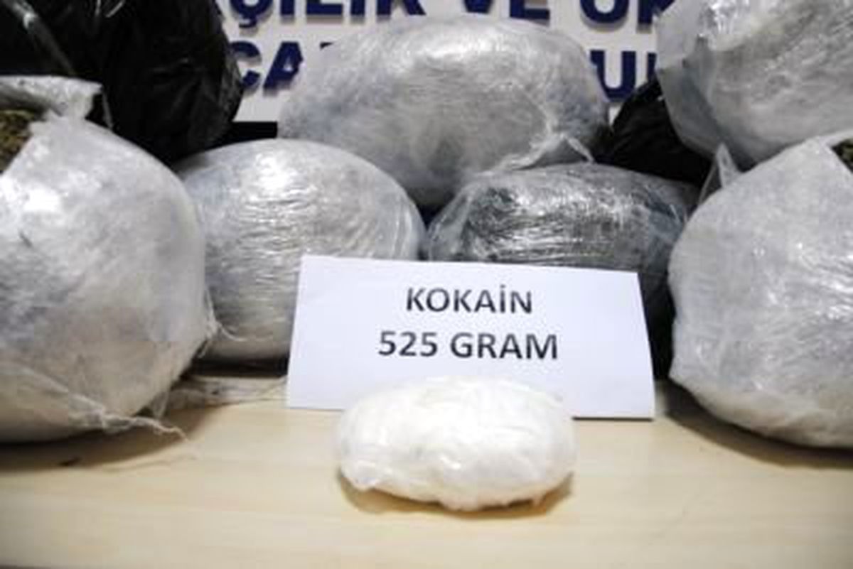 İzmir\'de Zehir Tacirlerine Darbe