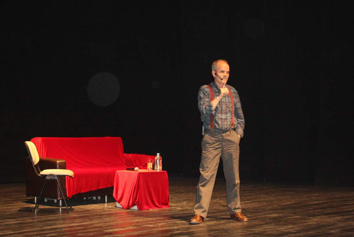 Kanseri Yenen Siyasetçiden Stand Up Gösterisi