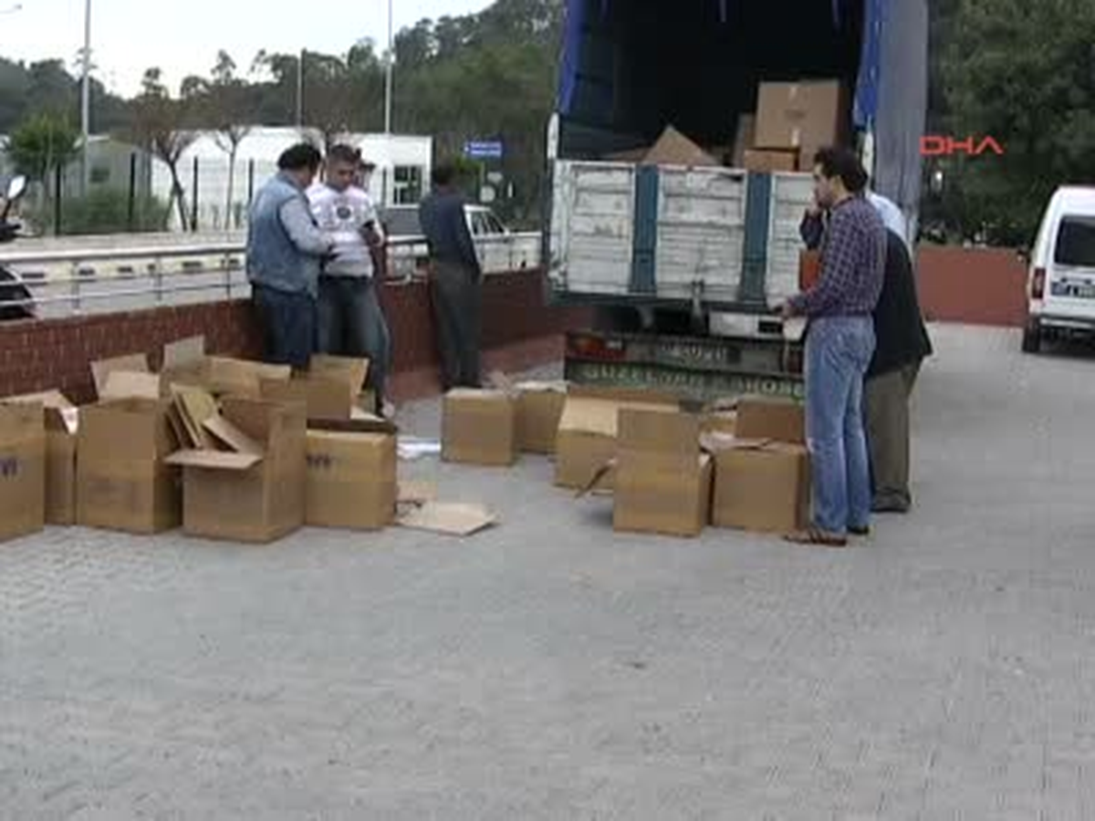 Kemer\'de 3 Bin Şişe Sahte Parfüm Ele Geçirildi