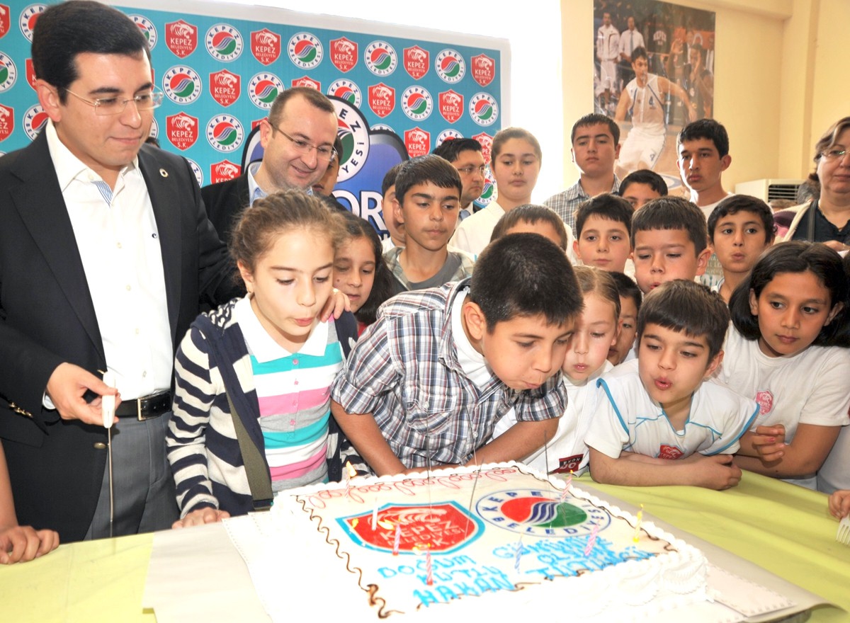 Kepez Spor Okulu\'nda Yaş Günü Kutlaması
