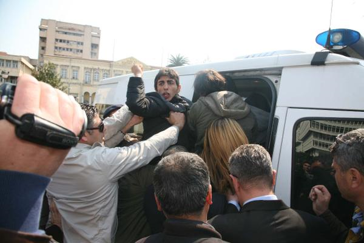 Liselilerden Zincirli Protesto
