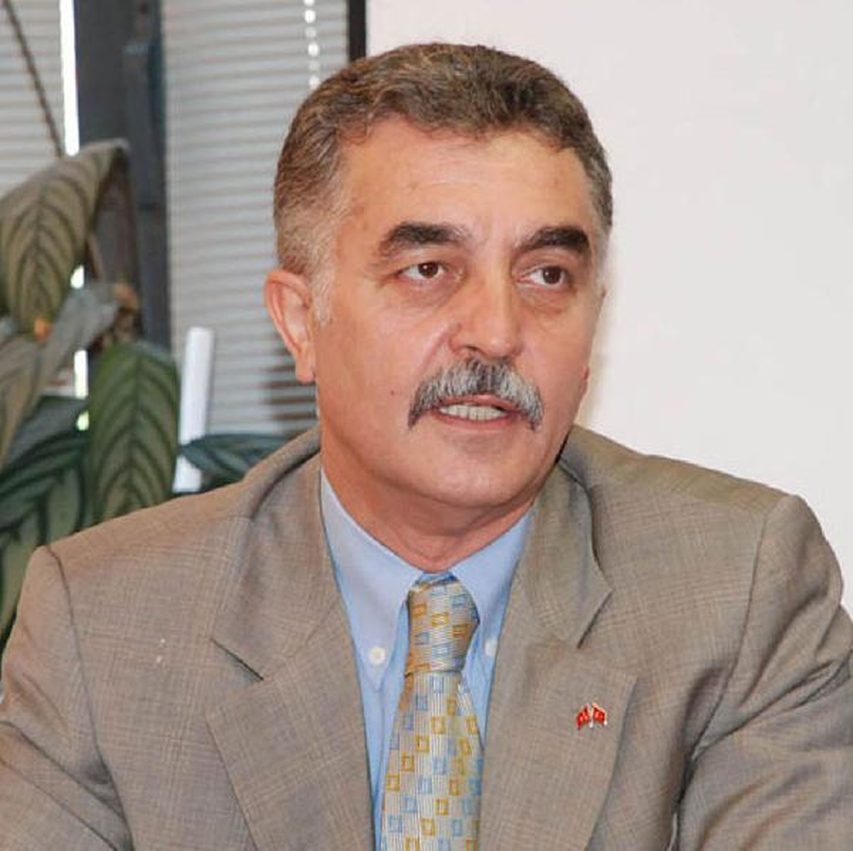 MHP'li Ataman, Arınç'a 'Ayağını Denk' Açıklamasını Sordu