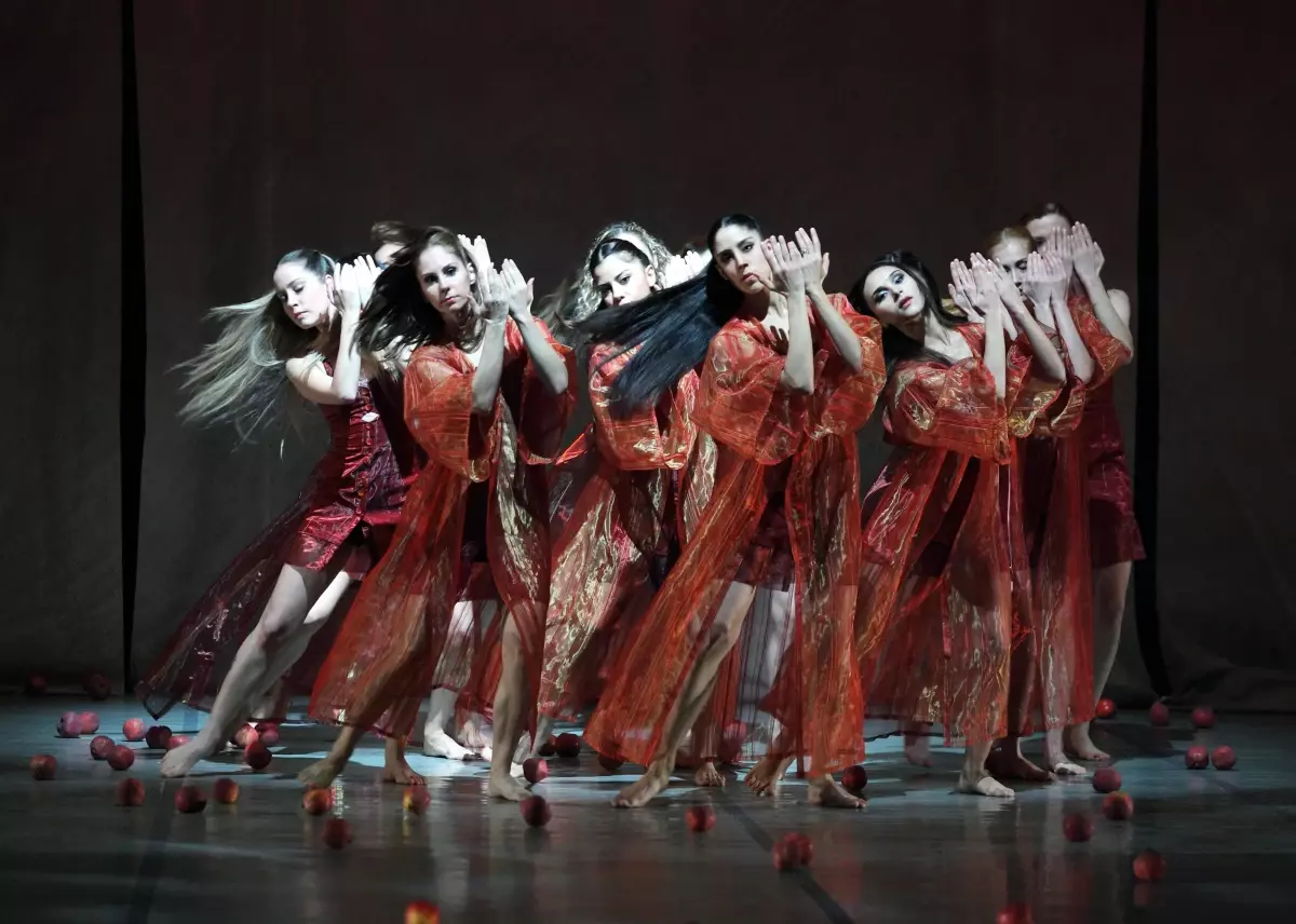 Modern Dans Gösterisi Güldestan Büyülüyor