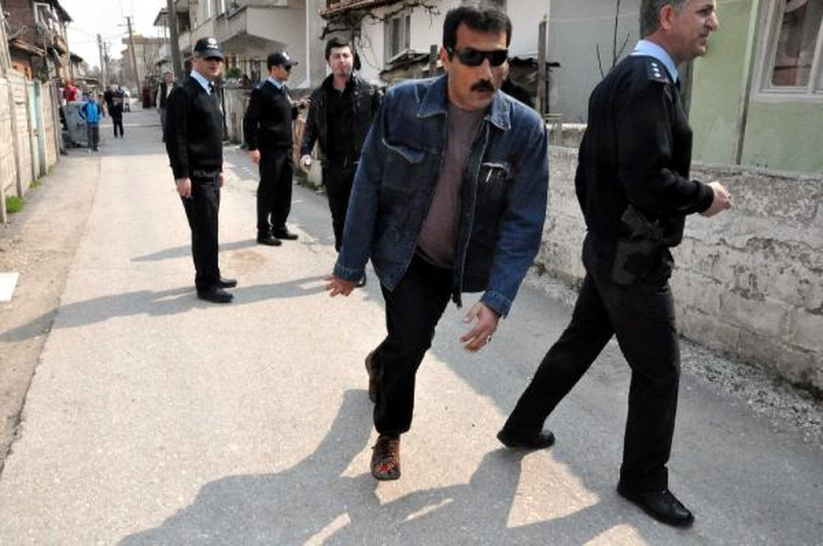 Polis Memurunun Müdahale Sırasında Kopan 3 Parmağı Yerine Dikildi