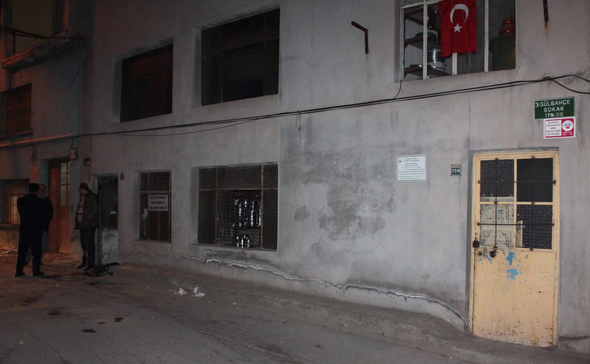 Sigara İzmaritinden Çıkan Yangın Paniğe Sebep Oldu