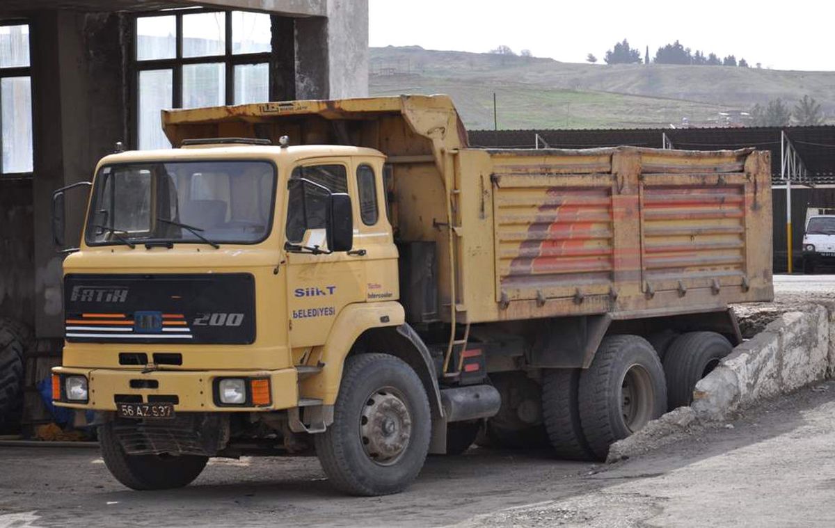 Siirt Belediyesi Bünyesinde Bulunan İş Makinelerinin Bakımı Yapıldı