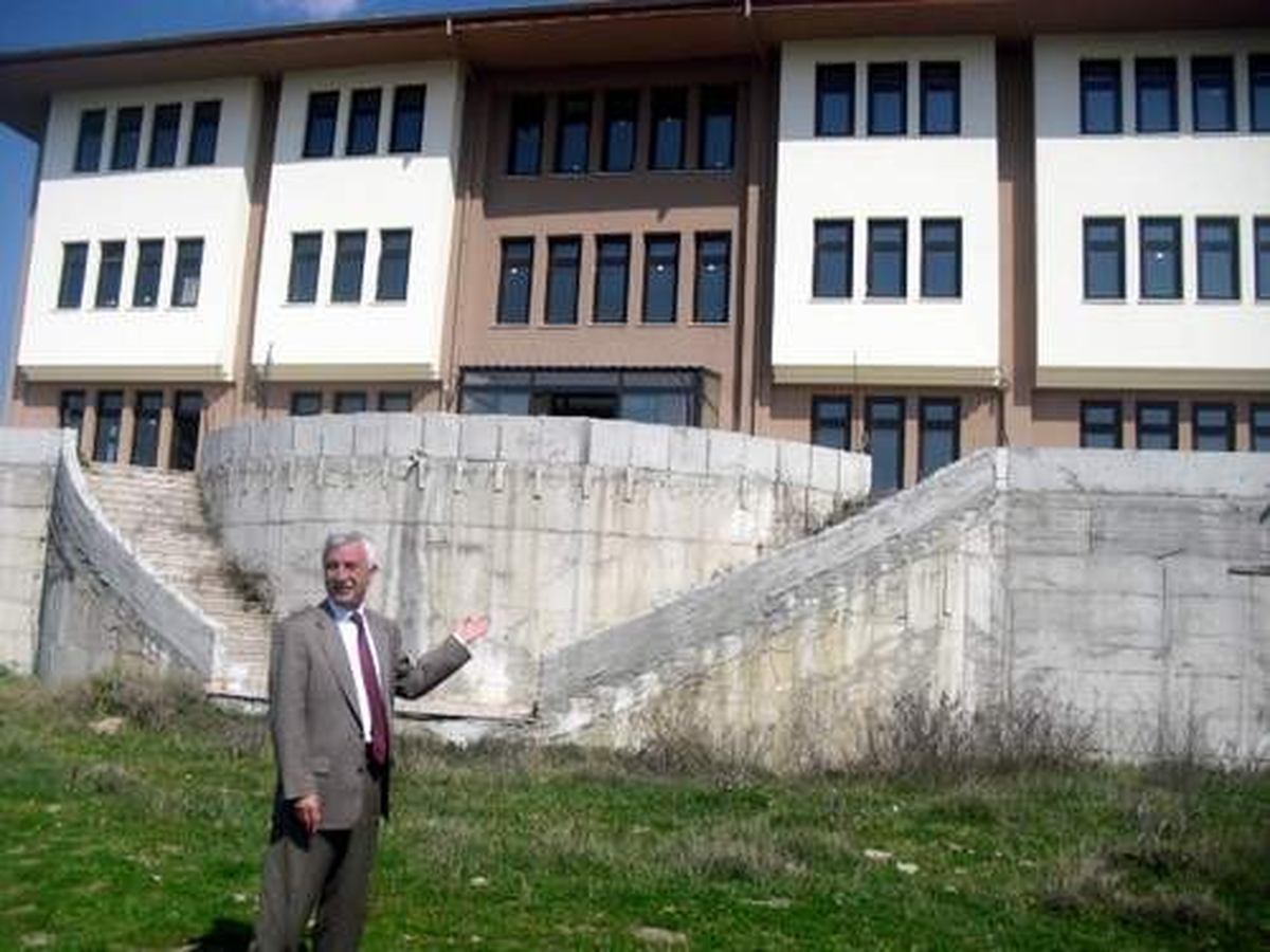 Tamamlanamayan Kültür Merkezi Belediyeye Tahsis Edildi