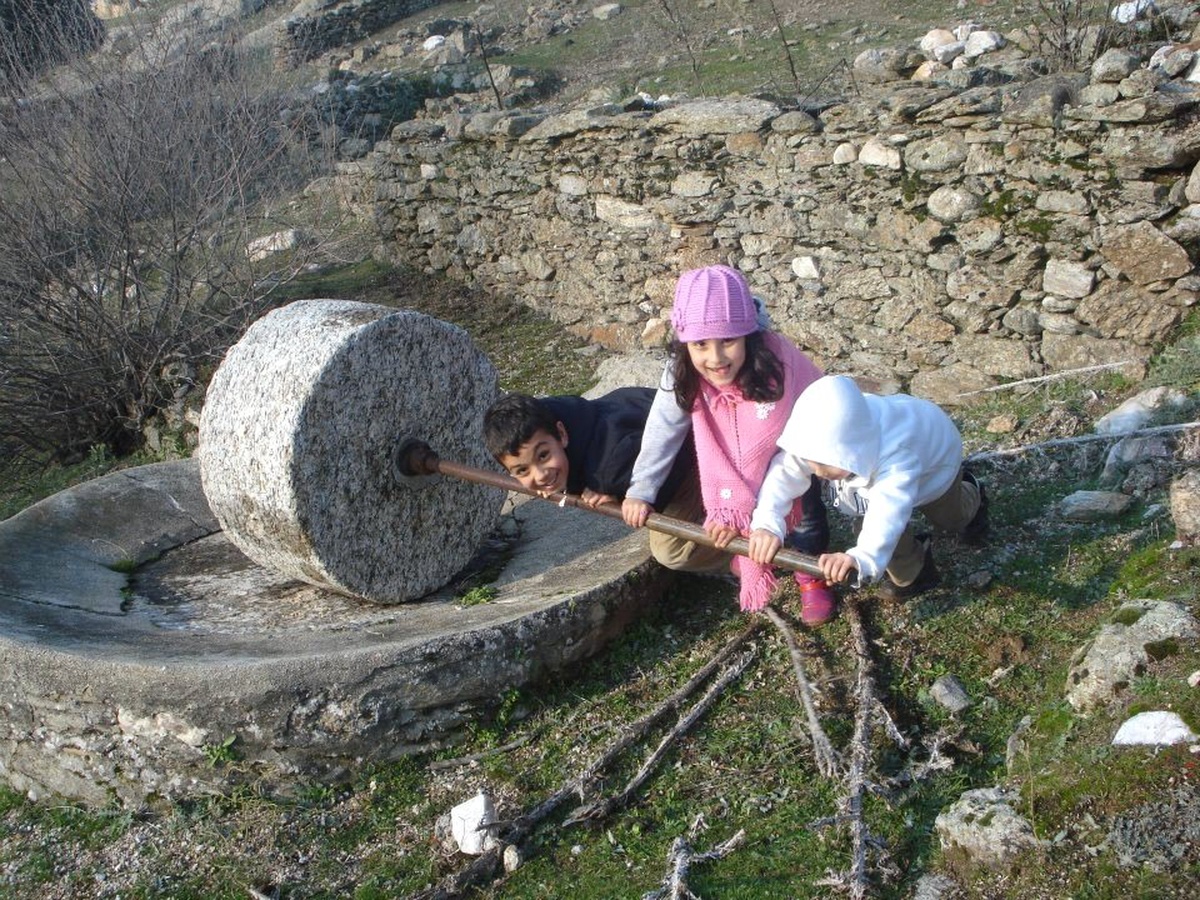 Teknolojiye Yenik Düşen Eski Taş Dibekler Oyuncak Oldu