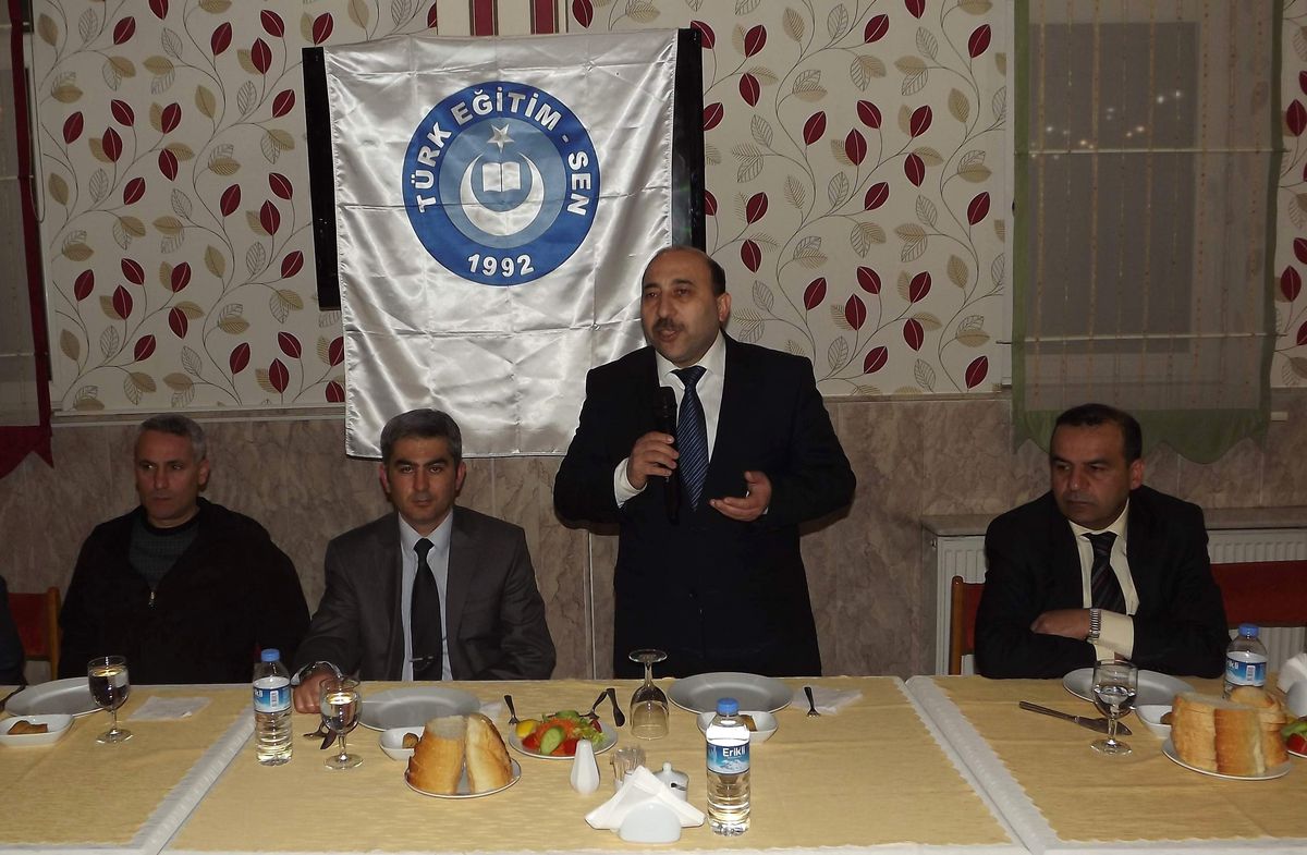 Türk Eğitimsen\'liler Yemekte Bir Araya Geldi