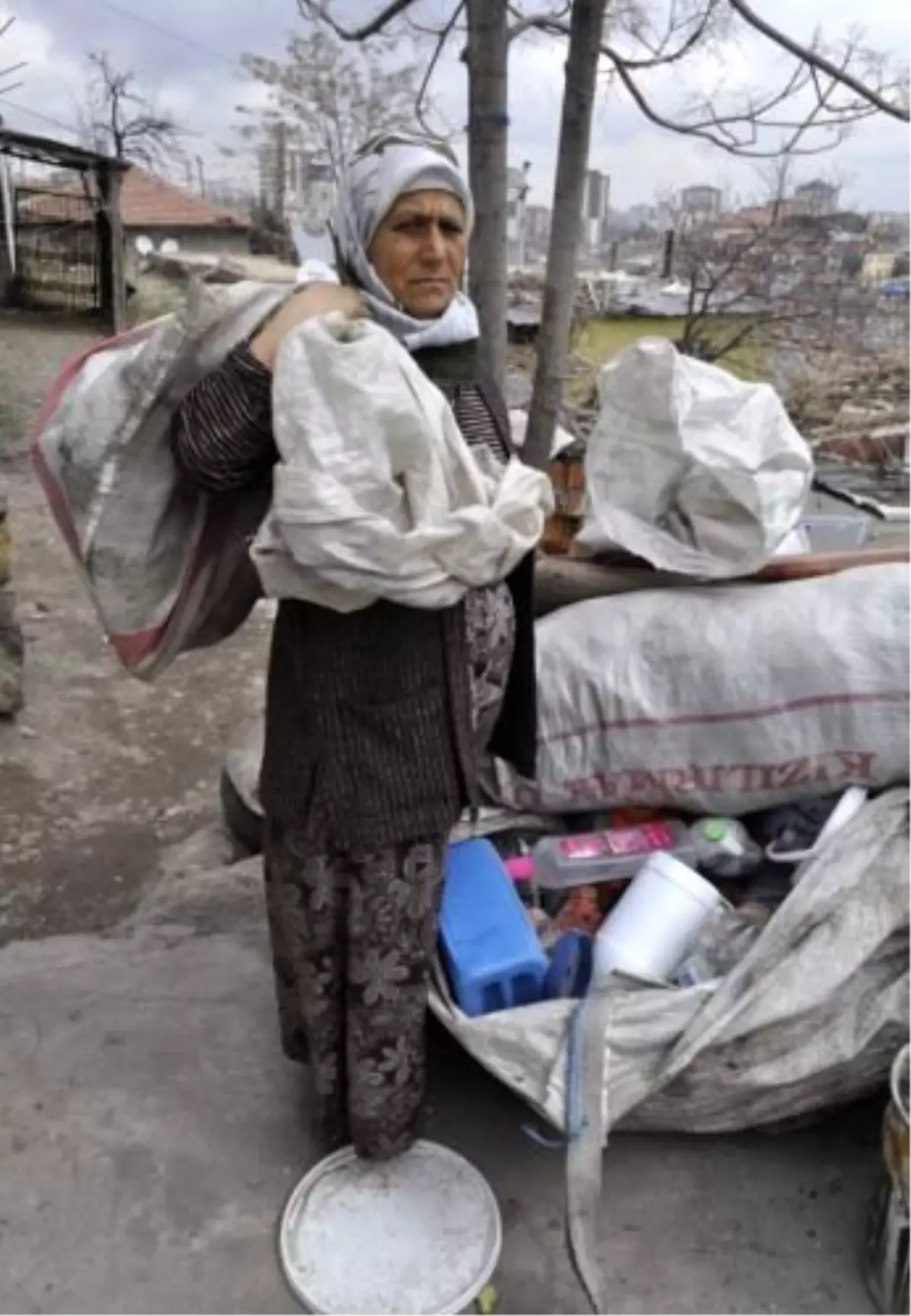 Yağmur Suyu ile Temizlik Yapıyor