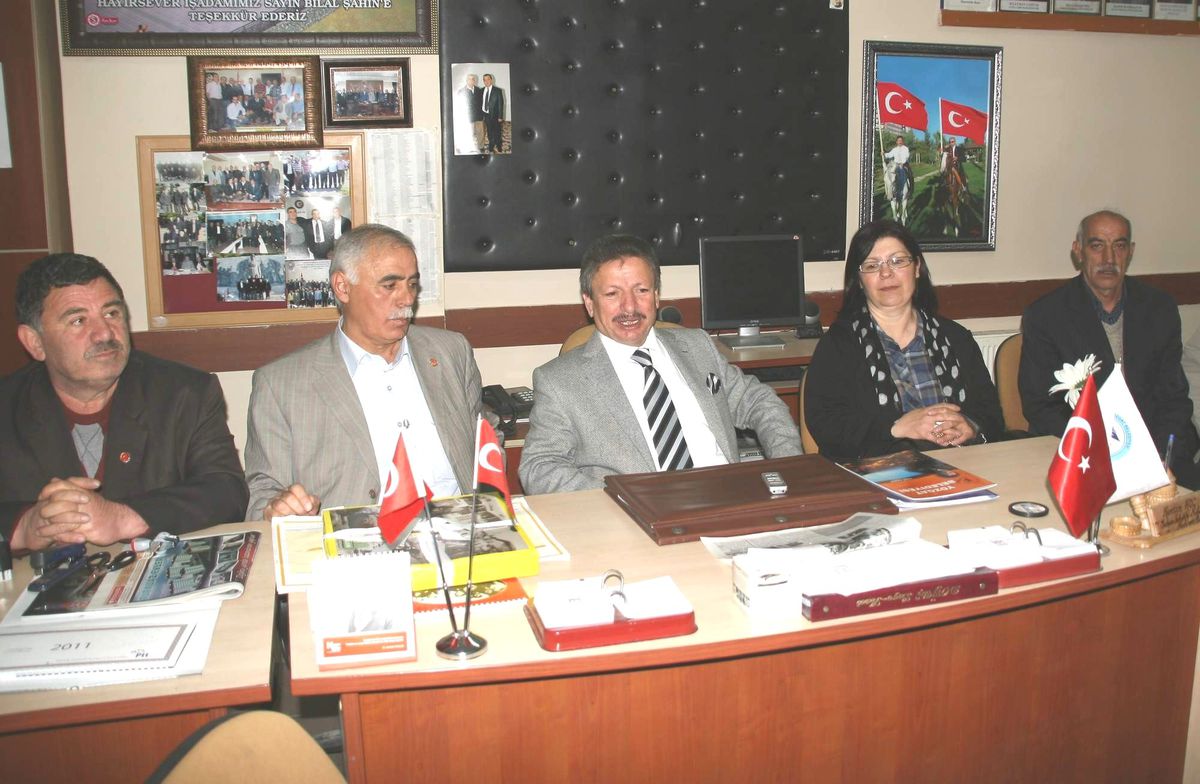 Yozgat Belediye Başkanı Başer\'den Muhtarlar Derneği\'ne Ziyaret