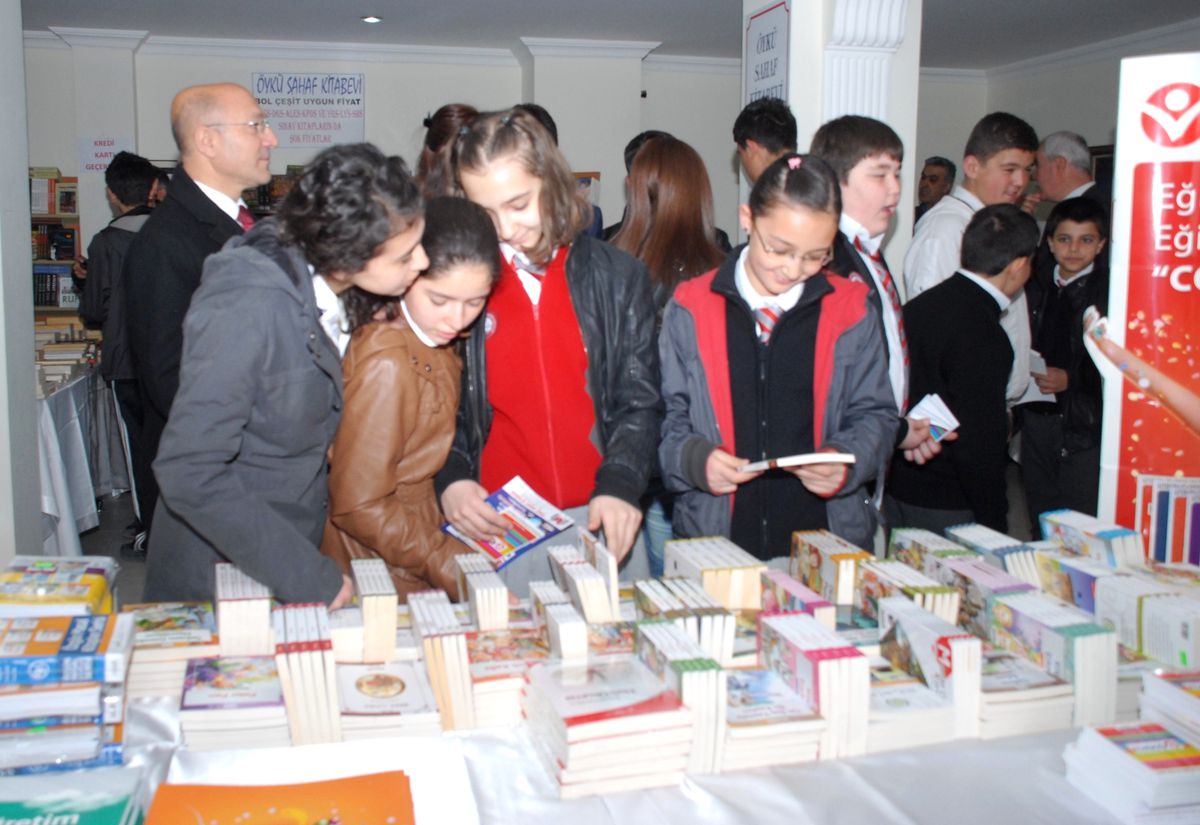 1. Altın Kitap Fuarı Açıldı