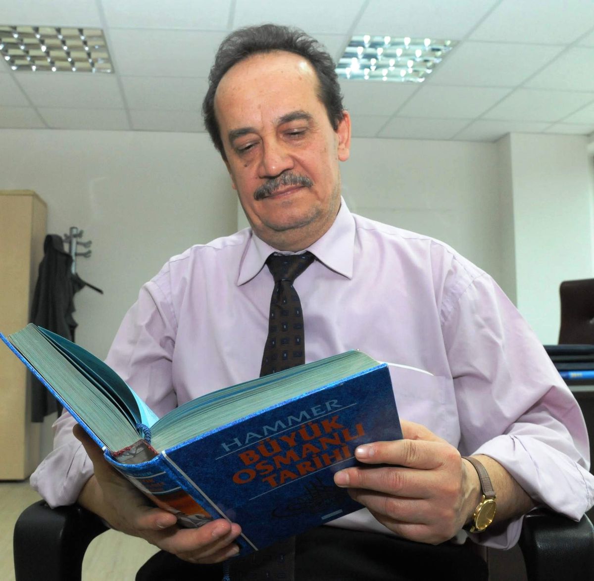 46 Yıldan Beri Sürekli Okuyor