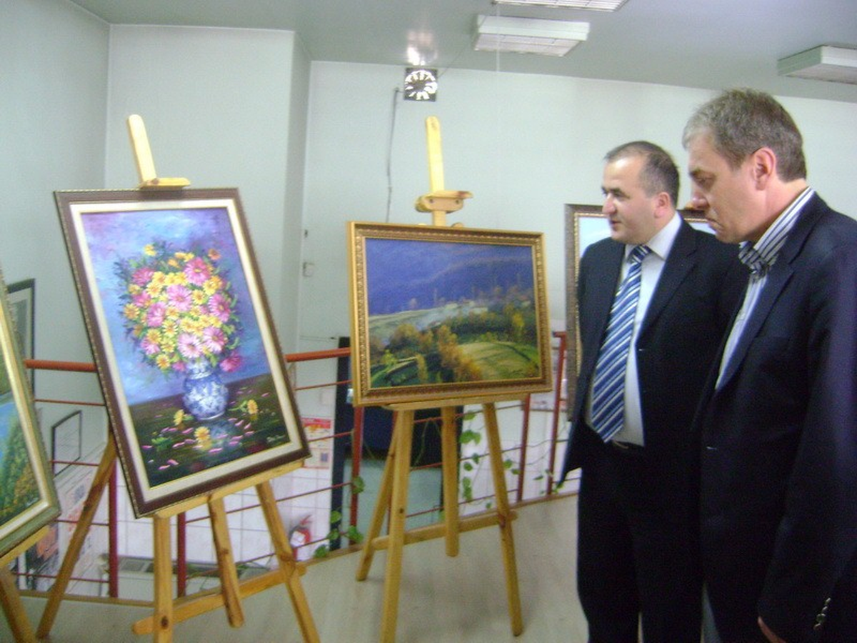 Ak Partili Kavuncu, Kütüphanede