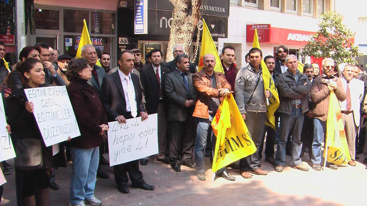 Alaşehir Eğitimsen\'den "4+4+4" Protestosu