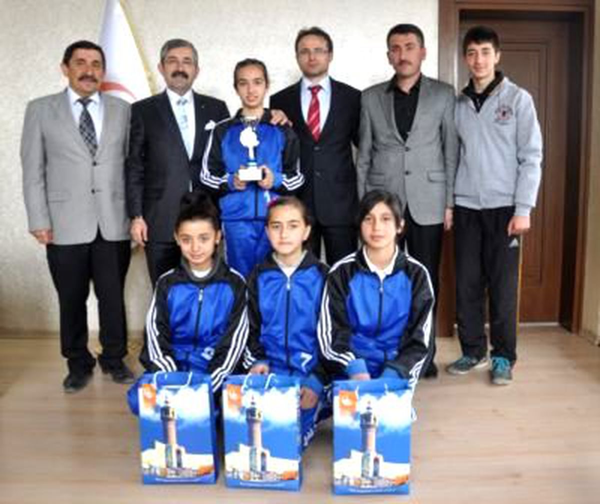 "Anadolu\'da Yaşayan Herkes Folklor Oynamalı"