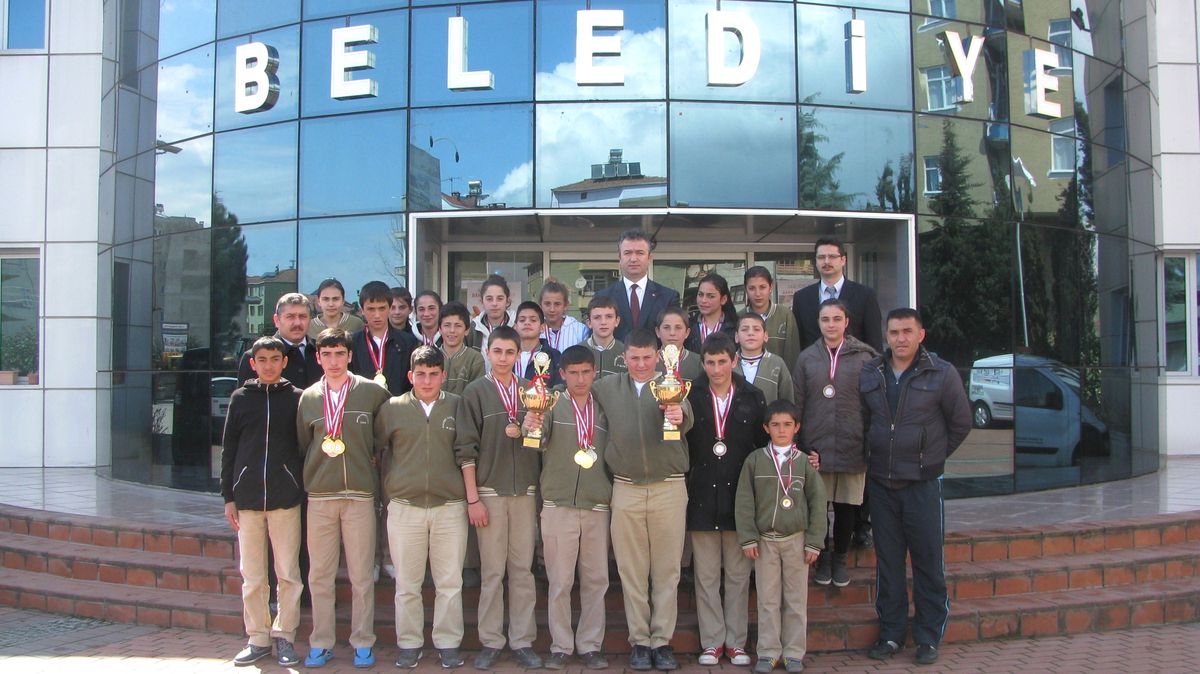 Başkan Topaloğlu Sporcuları Kutladı