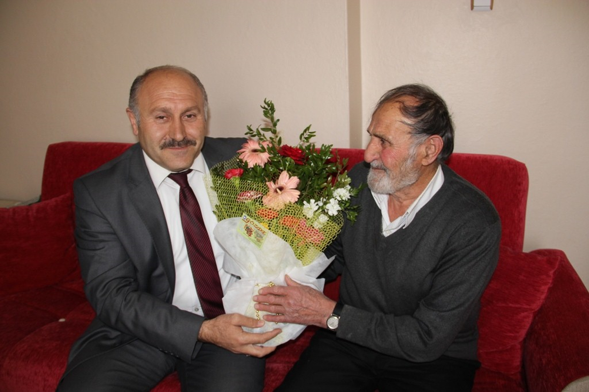 Belediye Başkanı Polat, Yaşlıları Ziyaret Etti