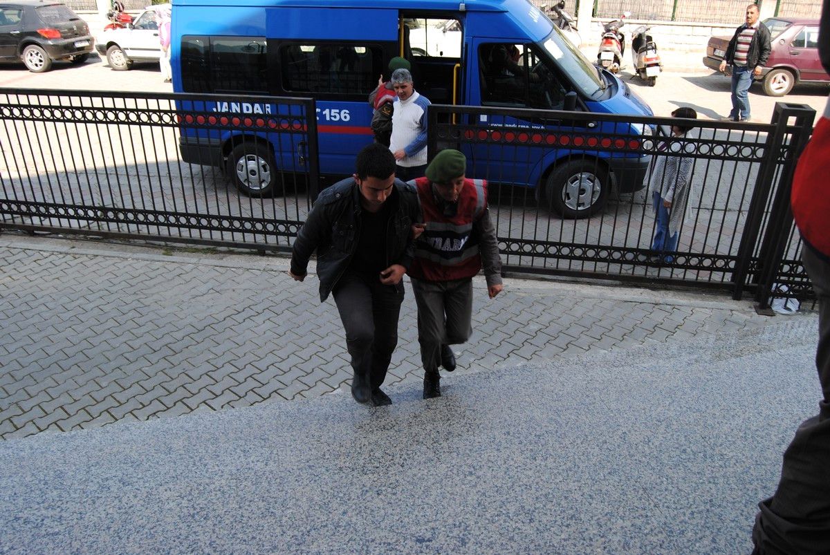 Bin TL Gerçek Para İçin 5 Bin TL Sahte Para Dağıttılar