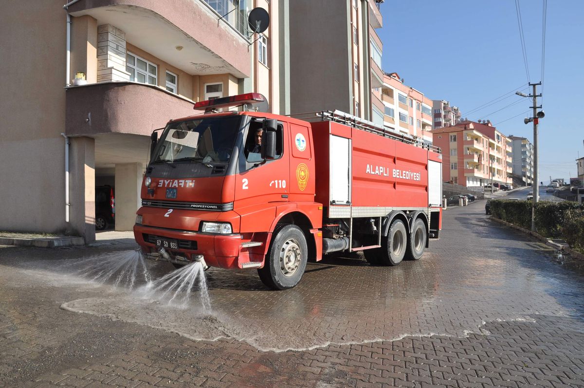 Cadde ve Sokaklar Temizleniyor