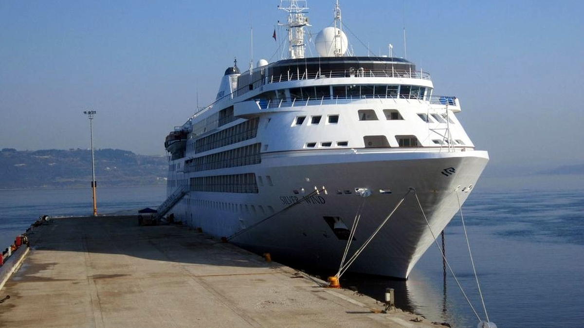 Çanakkale\'ye Sezonun İlk Yolcu Gemisi Yanaştı