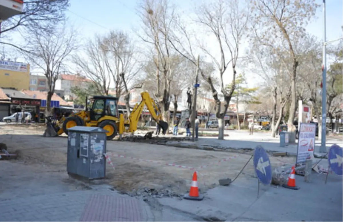 Cumhuriyet Parkı Yeniden Düzenleniyor