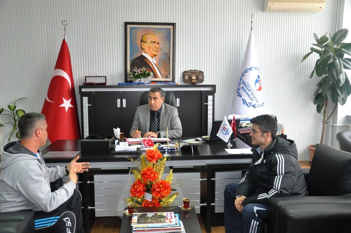Düzce\'deki Okullardan Gençlik Hizmetleri ve Spor İl Müdürlüğü\'ne Yardım Teşekkürü