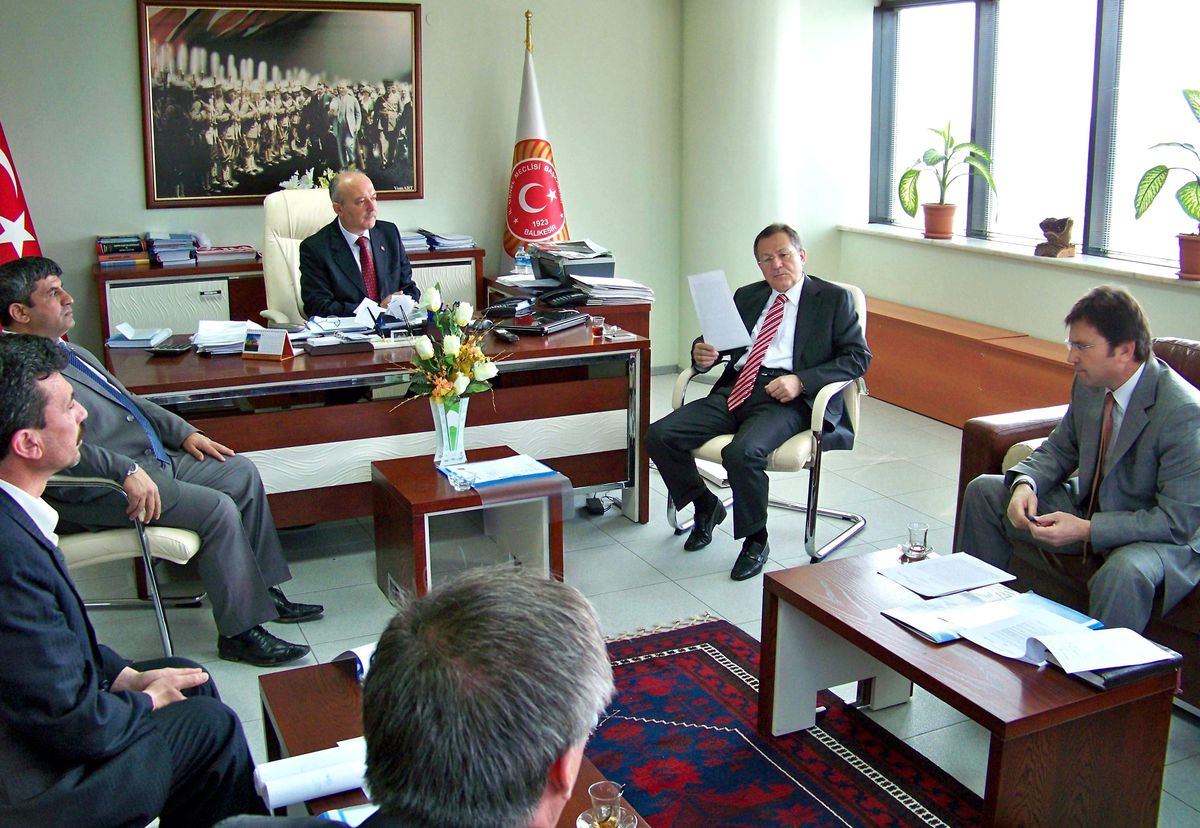 Edip Uğur Köylerdeki Heyelan Sorununa El Attı