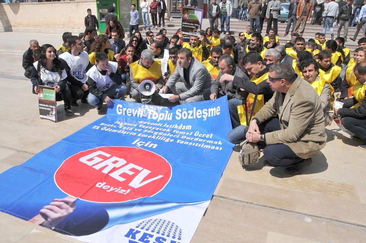 Eğitim-Sen\'den Oturma Eylemi