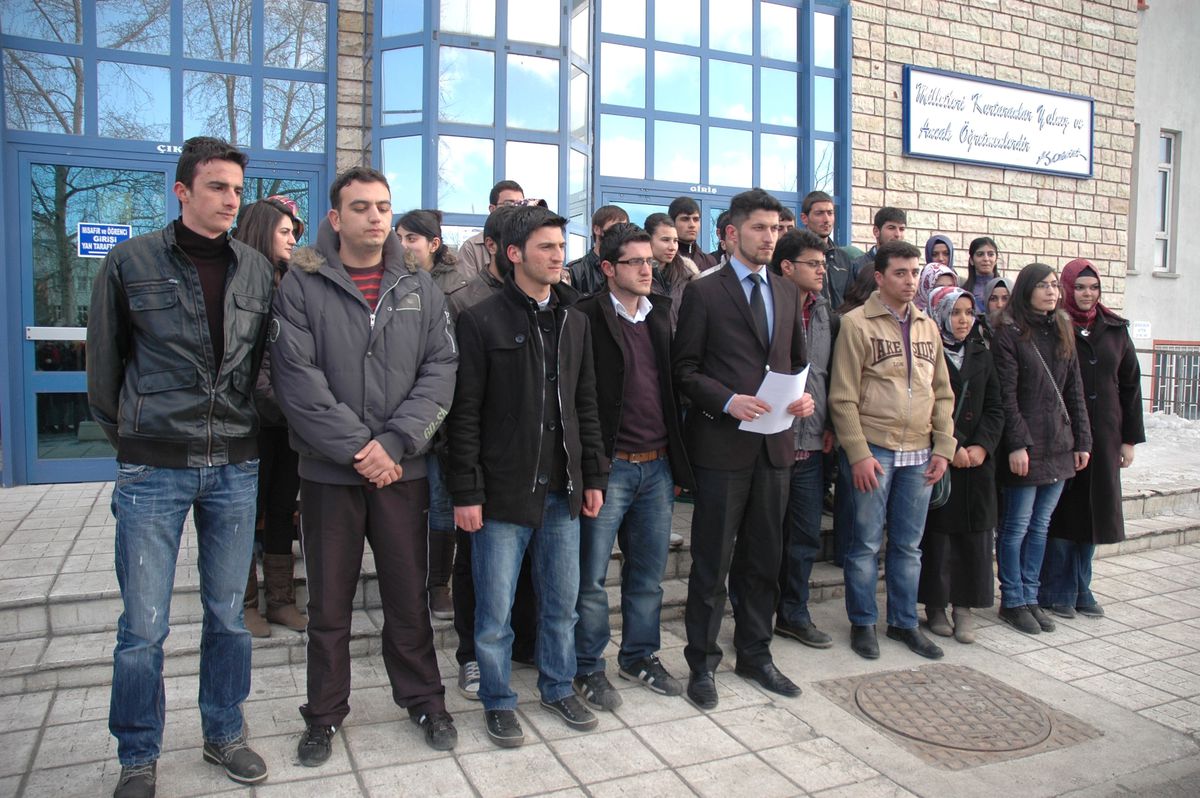 Erzurum\'da Üniversite Öğrencilerinden 4+4+4 Yeni Eğitim Sistemine Destek