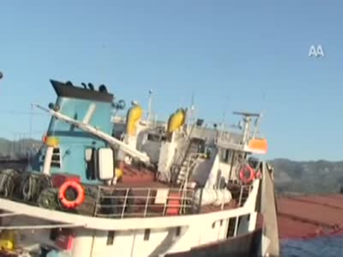 Gemi Sulara Gömüldü